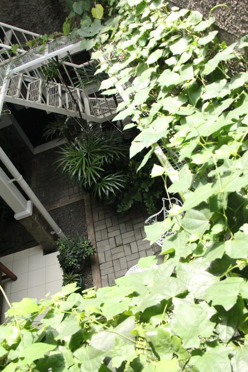 Bed And Breakfast Tomang Jakarta Bagian luar foto